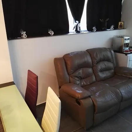 полина Ferienhaus Warna